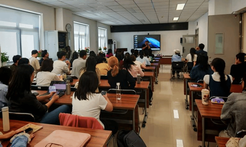 AI赋能科研:国际教育学院举办心理语言学实验室设备培训